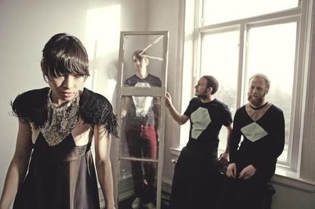 Little Dragon, toujours psychédéliques pour leur nouvelle vidéo « Brush The Heat » Little Dragon, toujours psychédéliques pour leur nouvelle vidéo « Brush The Heat »