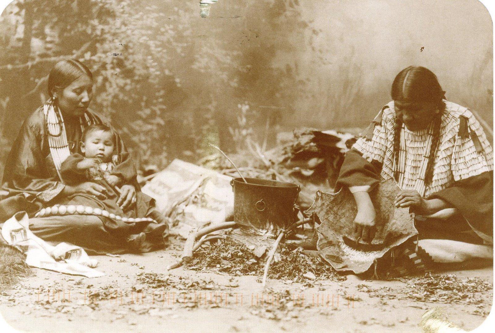 http://upload.wikimedia.org/wikipedia/commons/9/9c/Sioux_Women.JPG