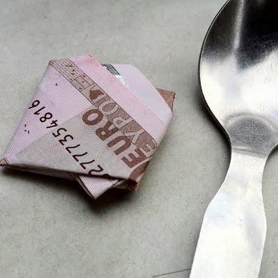 Un jeton pour l'hôtelier et puis s'en va Un jeton pour l'hôtelier et puis s'en va