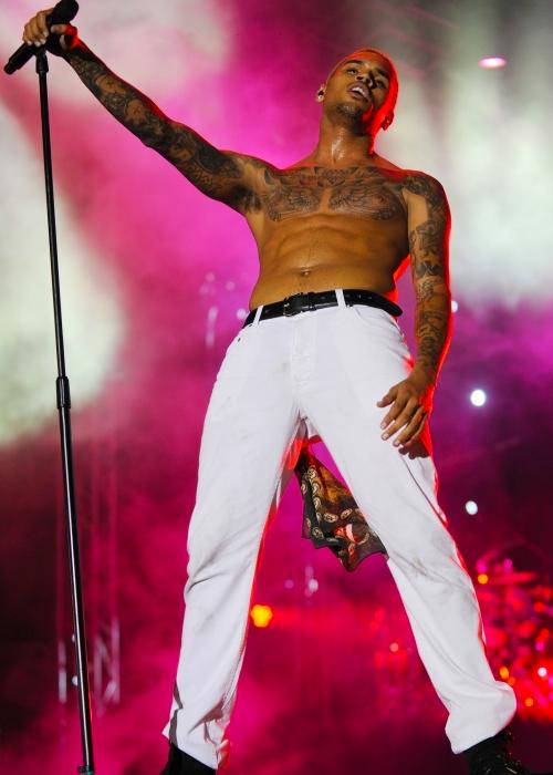 iPUSH: Chris BROWN a Stationné sa Voiture dans une place réservée aux « handicapés »