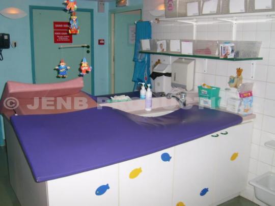 Noisy-le-Sec : Une trentaine de jeunes s' attaquent à deux crèches municipales