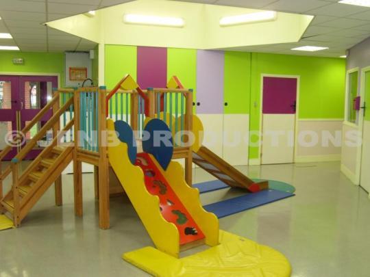 Noisy-le-Sec : Une trentaine de jeunes s' attaquent à deux crèches municipales