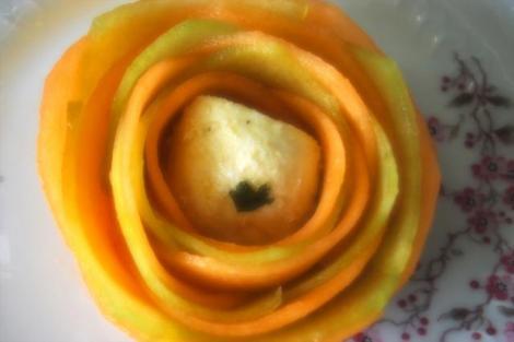Fleur aux deux melons et son coeur de mozarella marinée