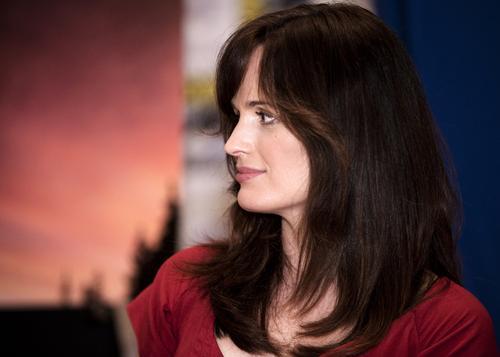 Elisabeth Reaser parle de Kristen Stewart et Robert Pattinson