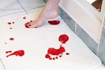 Blood Bath Mat2 Bathmat : Un tapis plein de sang