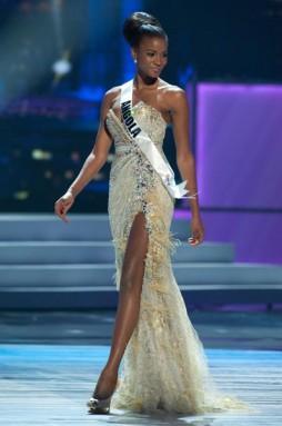 PHOTOS - Miss Angola : la nouvelle Miss Univers espère sauver le monde