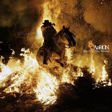 Aaron réédite son album