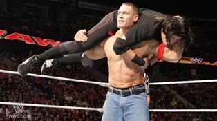 Face à John Cena et Bret Hart, Ricardo Rodriguez dispute son 1er combat en compagnie d'Alberto Del Rio