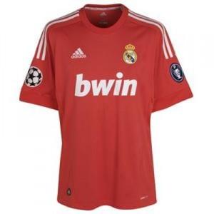 Le nouveau maillot Third du Real Madrid 2011-12 en rouge