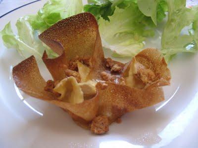 Fromage: Croustillant de Neuchâtel Crumble Noisettes et Cacahuètes grillées