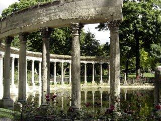 ParisParc-Monceau--Columns-Roman-ruins.jpg