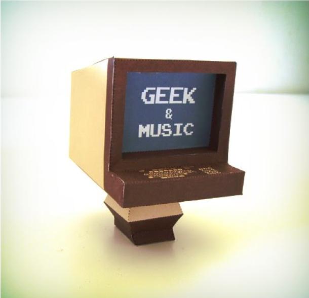 Blog_Paper_Toy_papertoy_Geek_and_Music_pic2 QR Girl Kit de Scott Charon