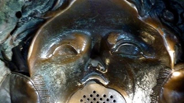 Wo samma? Qui sommes-nous? Wer sind wir? Où sommes-nous? Wo sind wir?