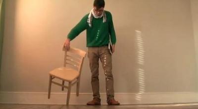 Chaise en équilibre par Pascal Anson