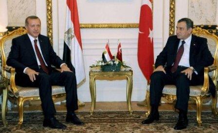 Les Premiers ministres Recep Tayyip Erdogan et  Essam Charaf au Caire
