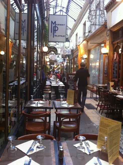 Le Passage des panoramas à Paris et son restaurant : Les Coulisses.