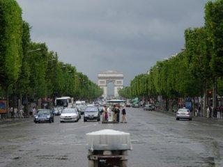 2006-08-Paris-ChampsElysees-2