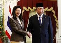 Yingluck en voyages officiels chez ses voisins