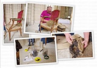 28ème journées du patrimoine à Bernay, démonstration de tapissier de chaise, intéressent à voir....