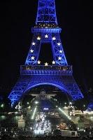 Tour Eiffel bleu Europe