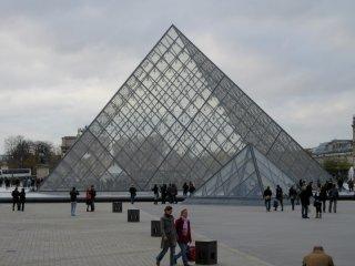 2008-11-Paris-PyramideLouvre-5