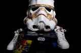 091711 rg SneakerStormtrooper 02 160x105 Un casque de Stormtrooper fait avec des baskets Adidas