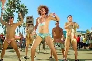 LMFAO – Sexy and I Know It (clip)
