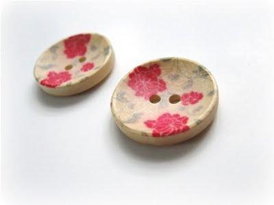 Nouveaux boutons de bois à motif floral dans la boutique