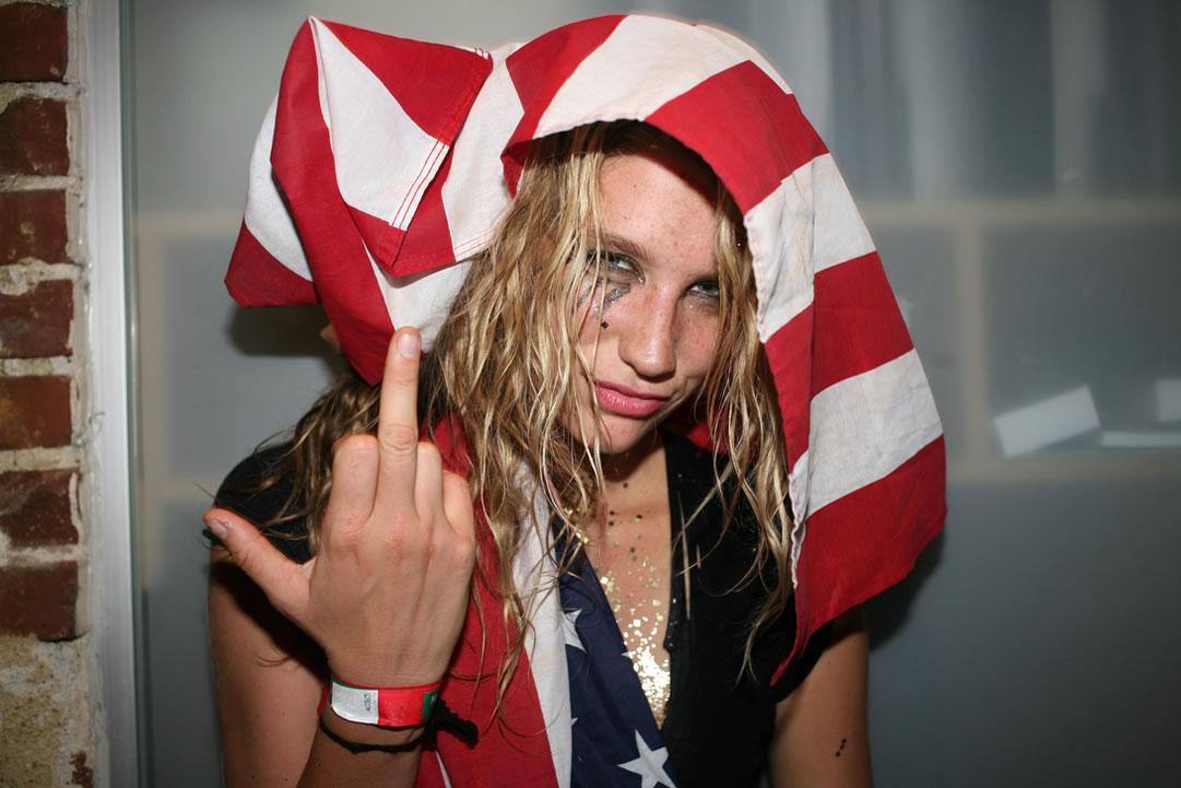 NOUVEAU CLIP  : KE$HA – BACKSTABBER