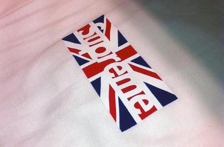 SUPREME LONDON EXCLUSIVE FLAG TEE