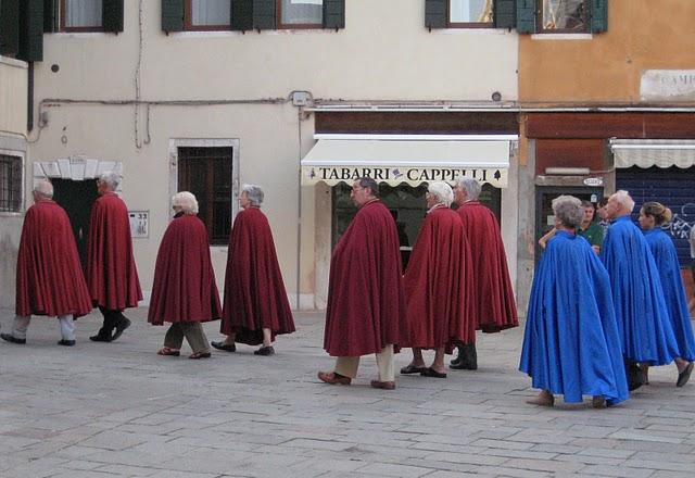 Mercredi 14 septembre, Procession de l'Exaltation de la Sainte Croix.