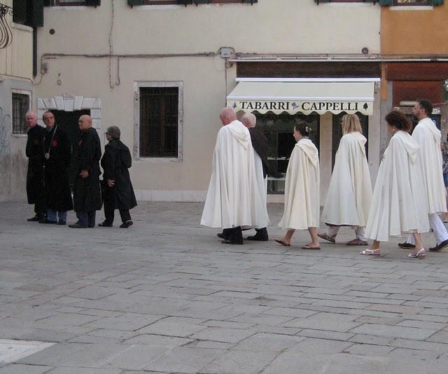 Mercredi 14 septembre, Procession de l'Exaltation de la Sainte Croix.