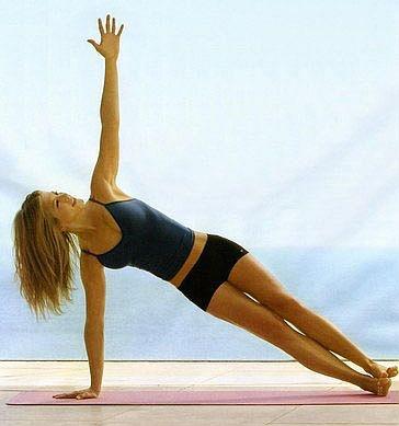 Jennifer-Aniston-Yoga-Pose