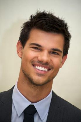 Photos de Taylor Lautner à la conférence de presse d'Abduction