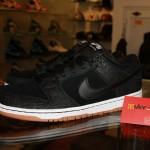 nike sb dunk entourage gr 04 150x150 General Release: Entourage x Nike SB Dunk Low ‘Lights Out’  