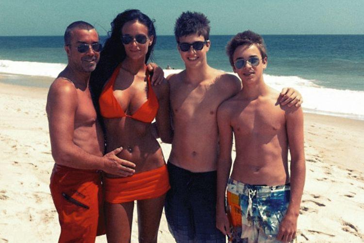 Cet été les cadres du groupe Lagardère ont découvert les photos de leur patron, 