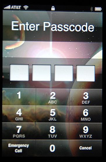 iphone enter passcode Il y en a encore qui ne vérouille pas le lockscreen de leur iPhone...