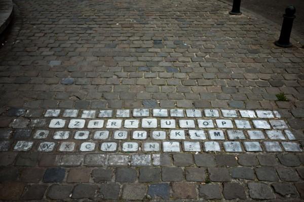 clavier pave 600x400 Un clavier dans le pavé