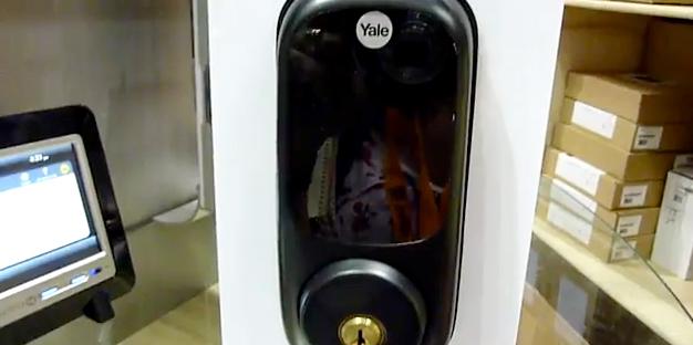 yale Un verrou de porte compatible NFC présenté par Yale