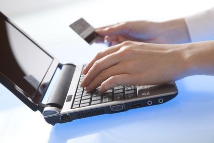 L’UE ouvre une enquête sur les paiements électroniques en ligne