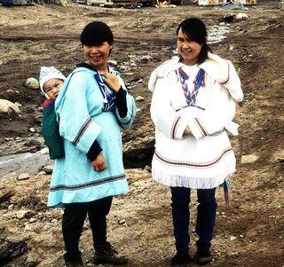 637px-Inuit_Amautiq_1995-06-15