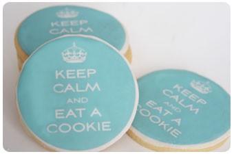 Keep calm and eat a cookie  //