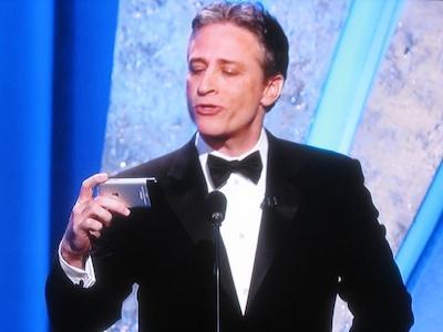 iPhone : vedette aux Oscars ! John Stewart iphone oscars