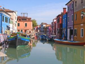 Venise canal 300x225 Venise pas cher – Bons plans pour passer un week end authentique en Italie