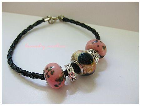 bracelet cuir et perle céramique pandora rose