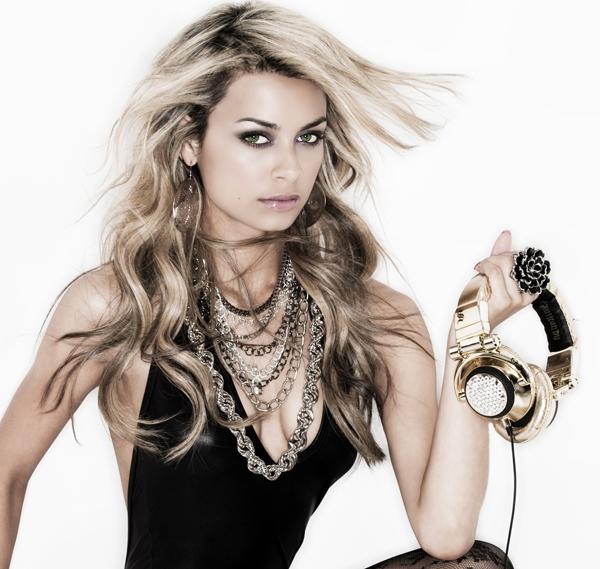 NOUVELLES CHANSONS : NAYER feat PITBULL & MOHOMBI – SUAVE (KISS ME) / HAVANA BROWN feat PITBULL – WE RUN THE NIGHT