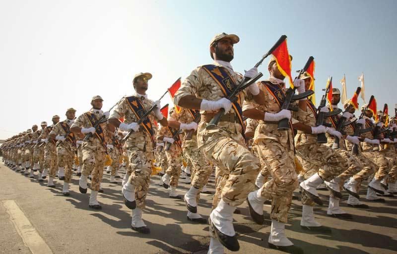 <b></div>Souvenirs</b>. L’Iran commémore jeudi, le 31ème anniversaire du début de la guerre Iran-Irak, et, à cette occasion, de nombreuses parades militaires ont été organisées dans le pays. À Téhéran, le défilé a eu lieu dans le quartier sud, au mausolée de l'Imam Khomeini. L'armée de terre, les pasdaran et les bassidji ont participé à cette démonstration de force, présentée comme défensive et dissuasive. Le 22 septembre 1980, les troupes irakiennes de Saddam Hussein envahissaient la région iranienne du Khouzistan. Cette guerre, qui durera huit ans, fera entre 500.000 et un million de morts. 