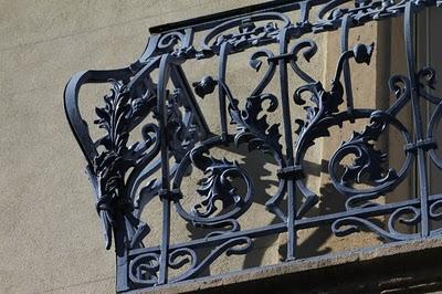 Qui s'y frotte s'y pique (111)