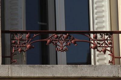 Qui s'y frotte s'y pique (111)