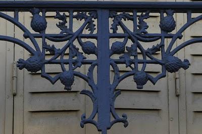 Qui s'y frotte s'y pique (111)